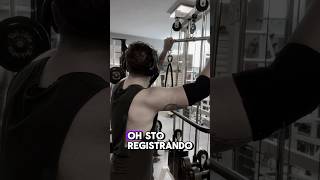 Bianco e nero per l’intro, colori per il pump: Hollywood quando vuoi🎥#armday #allenamento #palestra