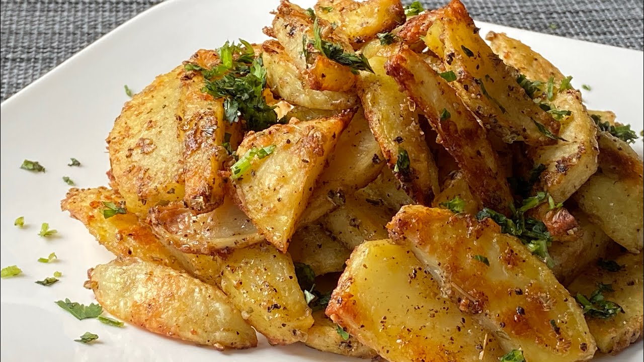 Baked garlic potatoes / pomme de terre à l’ail au four | Prag’s Cuisine
