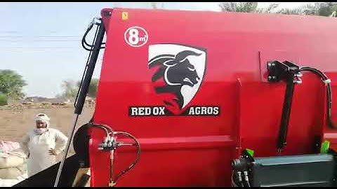 Red-Ox Feed Horizontal Feed Mixer by Cattlekit in action with; double auger system for perfect mix