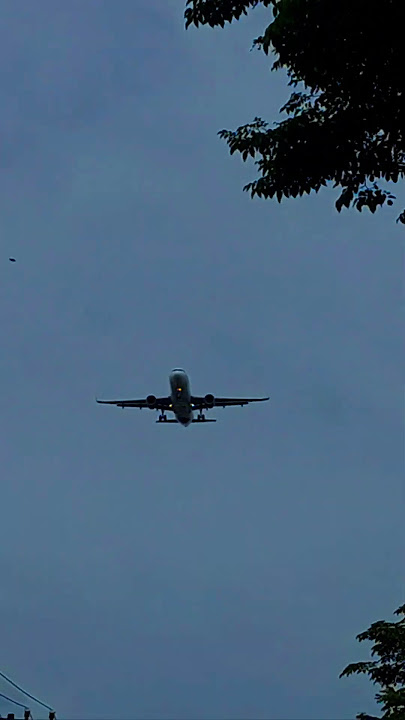 mentahan video rekaman saat pesawat akan landing di bandara #pesawat #landing #bandara