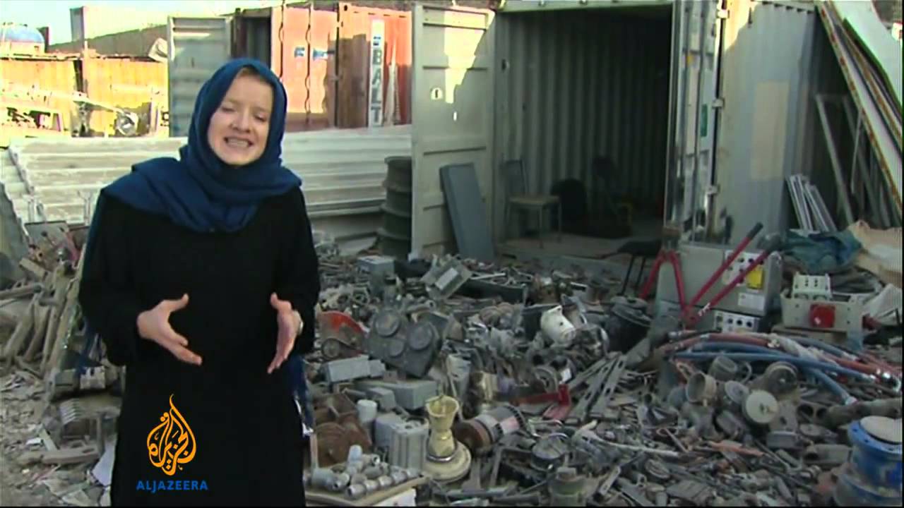 الأفغان يكسبون المال من أدوات الحرب المتبقية