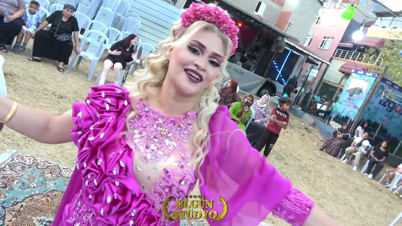 #İZMİT KADIKÖY MELİKE KIYAFETLERİYLE GÖZ KAMAŞTIRD