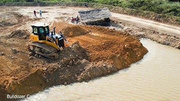 NEW BULLDOZER SHANTUI STATED AND WORK FAST PUSHING SOIL INTO WATER AND DUMP TRUCK UNLOADING 25.5 TON