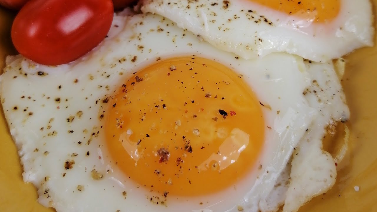 Яичница глазунья с жидким желтком (Fried egg with runny yolk) YouTube