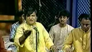 Video thumbnail of "Jhoom barabar, the all time hit Aziz Naza live at Canada, very rare video"