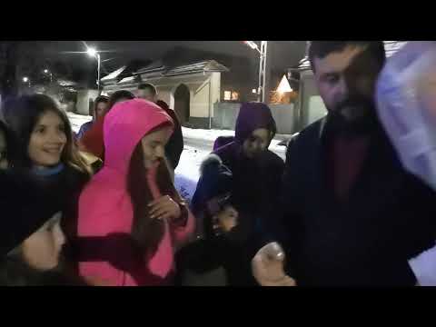 Monitorul de Făgăraș: La Rucăr, Moș Crăciun a venit cu căruța cu cai și a împărțit daruri copiilor