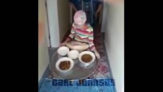 Tepsi̇yi̇ Düşüren Kiz Komik Montaj