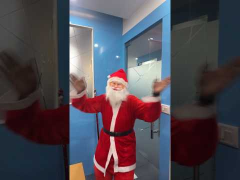When Santa decides to be a pookie instead of going HO HO HO HO!!!!! 🎅🏻🎅🏻 #christmas #festivalvibes