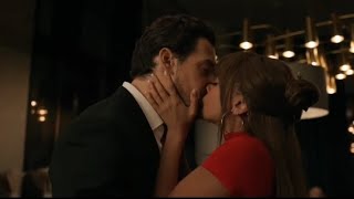Max kisses Ellis | Wild Cards | 01x01|