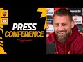 🟨 LIVE 🟥 La conferenza stampa di De Rossi e Paredes alla vigilia di Roma-Bayer Leverkusen