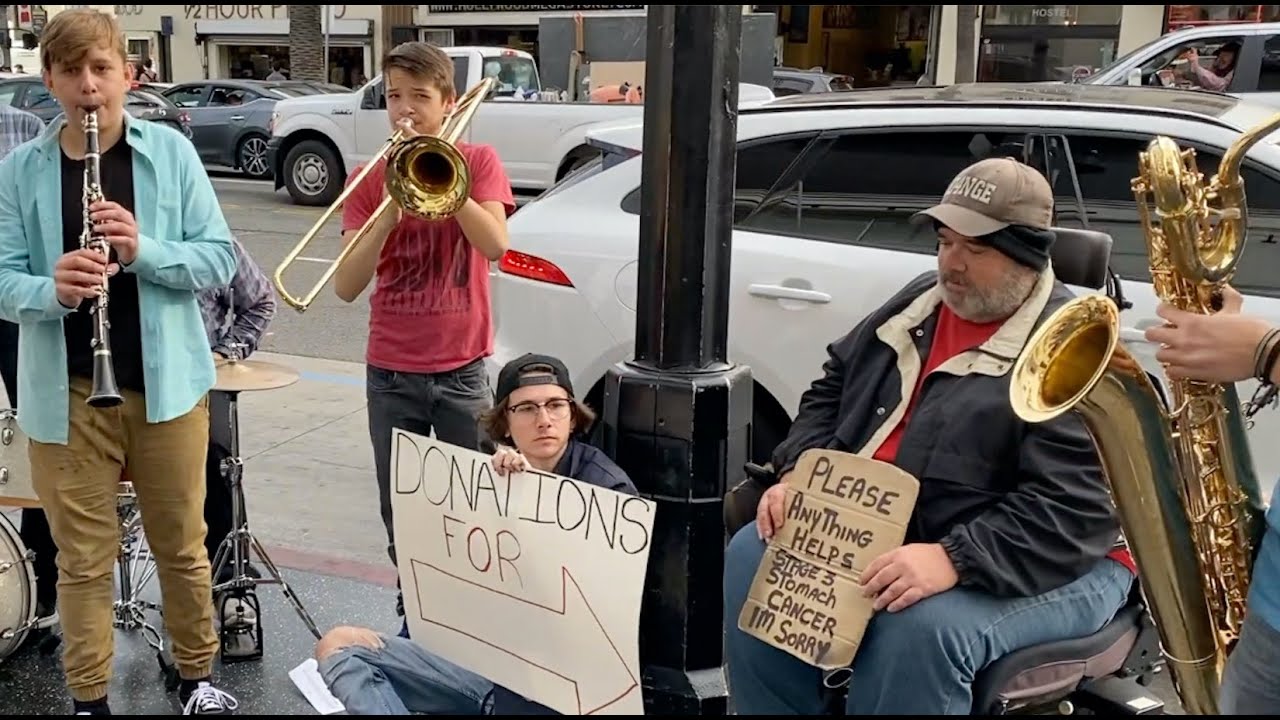 Band Kids Play Music for Homeless People-Amazing Reactions