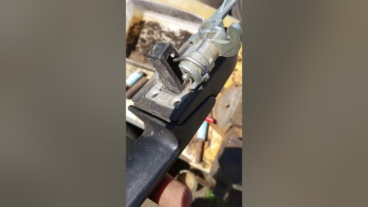 Как поменять заднюю ручку на калине 1