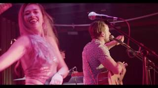 Hola Bonita (En Vivo) - John Welsh & Los Valientes live at Mnet Radio Hall