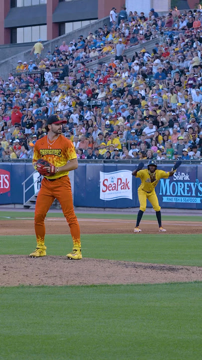 “Pitcher’s Got a Big Butt!” Rookie of the Year Live Parody #savannahbananas #bananaball #baseball