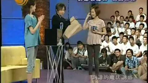 刘谦在鲁豫有约上的一段魔术 搞笑 - 天天要闻