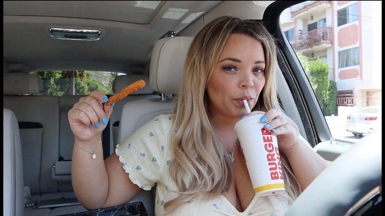 ем Бургер Кинг в своем Роллс-Ройсе