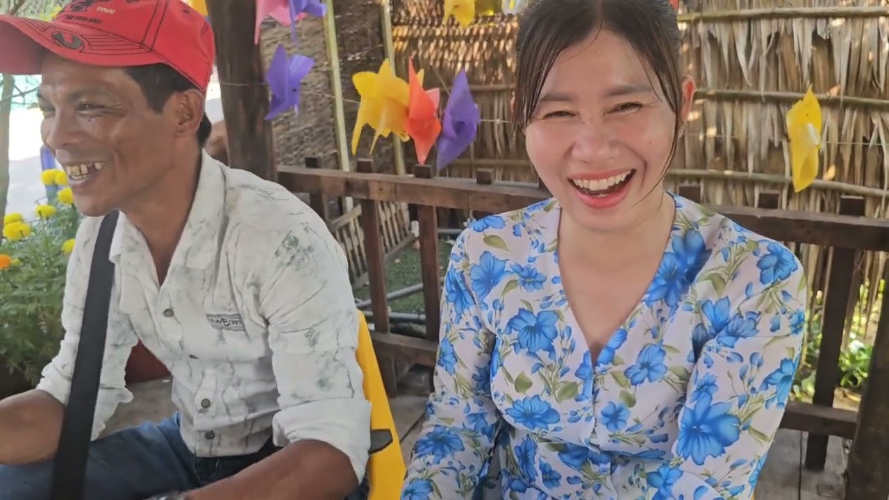 Anh Núi nói gì? Mà Út Mai cười híp mắt luôn