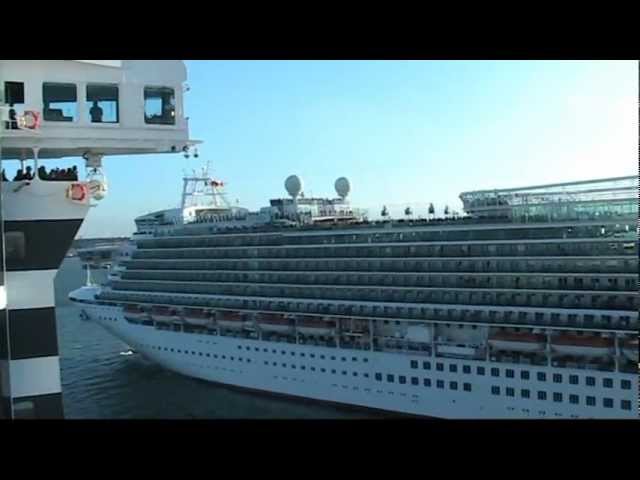 Queen Mary 2 & Azura Horn Battle Salute!