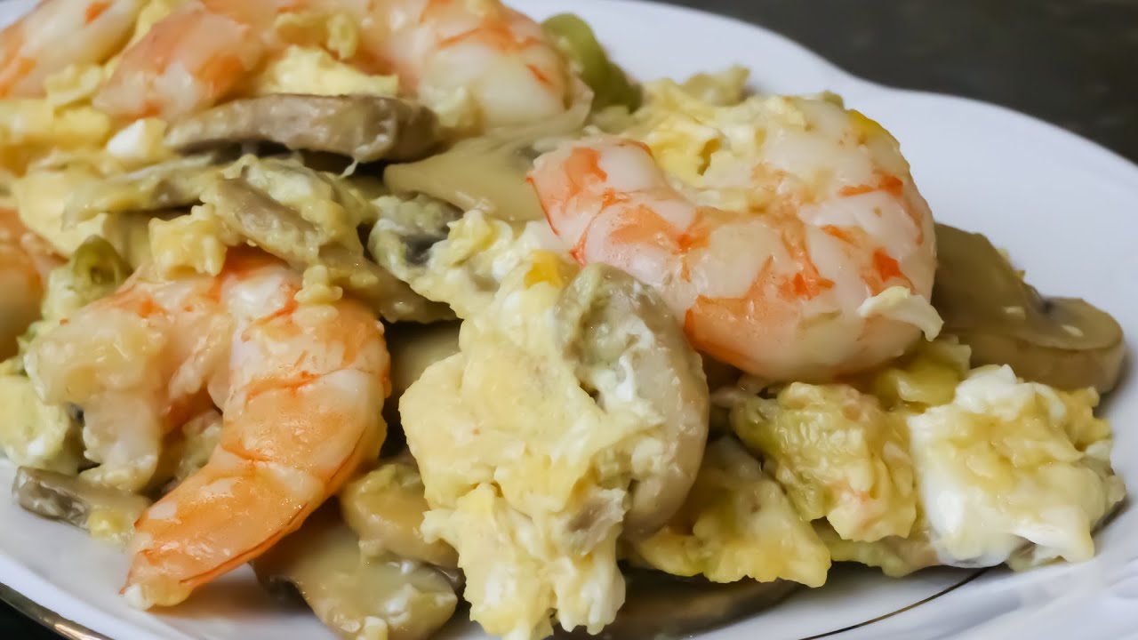 Revuelto de ajetes y langostinos