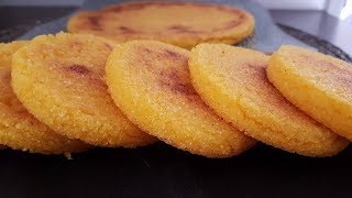 La galette de mais ou harcha est un pain marocain qui se mange au p...