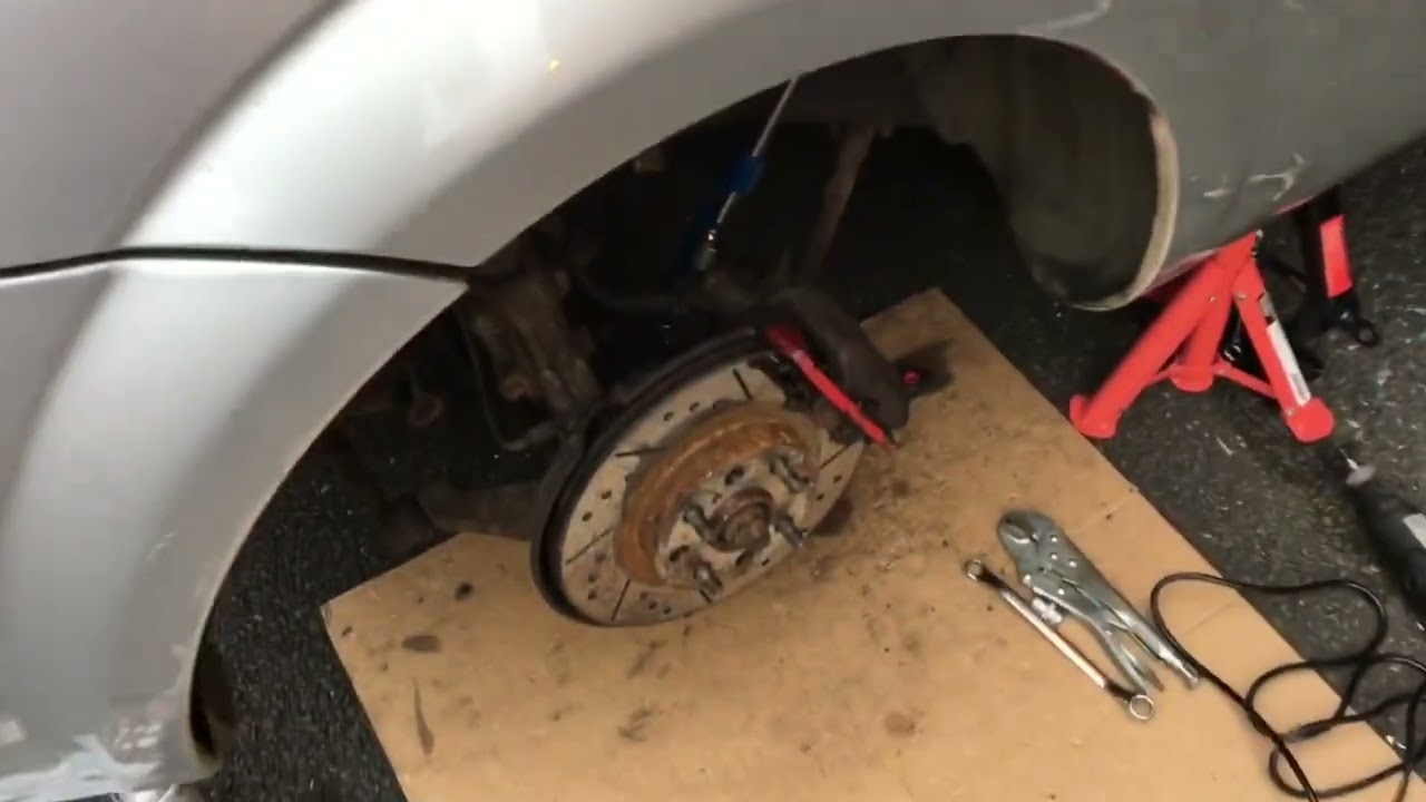 Toyota MR2 MK3 rear caliper clevis pin removal