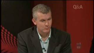 Q & A - ABC Australia - Richard Dawkins Part 5 - 6
Q&A (ABC TV) Aired: 8th March 2010
Part 1 - http://www.youtube.com/watch?v=3cxnZWeZXbo
Part 2 - http://www.youtube.com/watch?v=z0UwshlcqGU
Part 3 - http://www.youtube.com/watch?v=NYdiijsVix8
Part 4 - http://www.youtube.com/watch?v=YyYXzkevH8w
Part 5 - You are here
Part 6 - http://www.youtube.com/watch?v=o5eSTc_l_C0
Panelists are:
Richard Dawkins
Tony Bourke: Minister for agriculture
Patrick McGorry: Psychiatrist and Australian of the year
Jackie Ninio: Rabbi
Steven Fielding: Independant (family first christian party) member of parliament
Julie Bishop: Dept Leader of the Opposition (Liberal Party conservative) Q & A - ABC Australia - Richard Dawkins Part 5 - 6