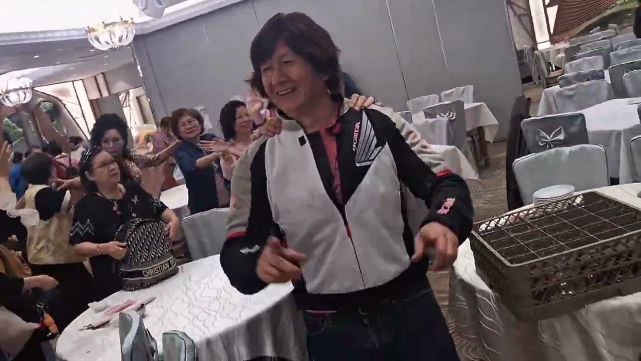 眾人齊齊跳龍舞-林勵君 森林勵君扶耆護幼服務社有限公司勵君粵劇團暨勵君生日會