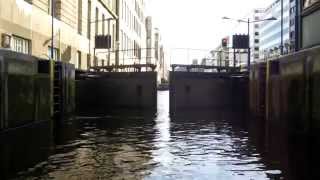 Fleetfahrt in Hamburg - So funktioniert eine Schleuse :D