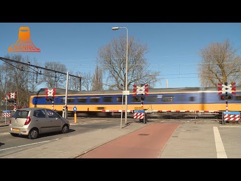 DUTCH RAILROAD CROSSING - Diemen - ADOB - Oud Diemerlaan