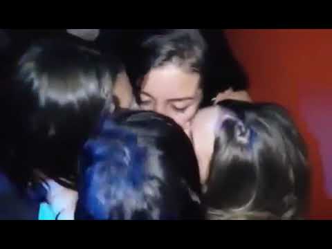 Beso entre chicas♡ #13
