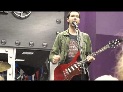 paul-gilbert---two-types-of-guitarists