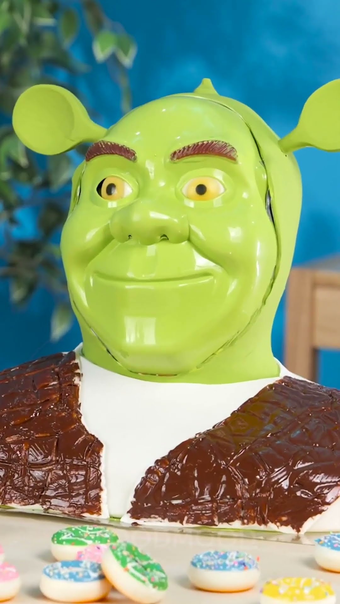 OMG, what is this DIY sculpture made from edible stuff???