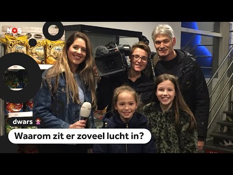 Dwars: Jikke en Mikki balen van halflege chipszakjes