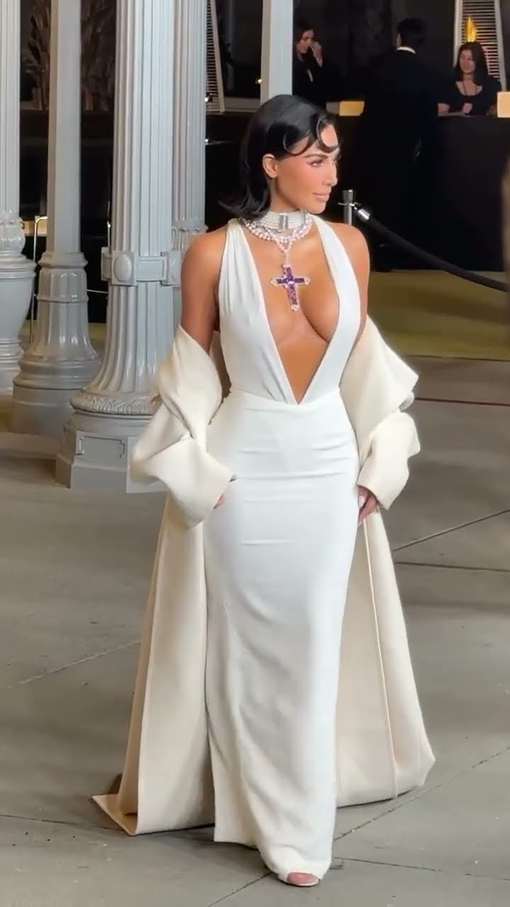 Kim Kardashian Arrives for the LACMA Gala