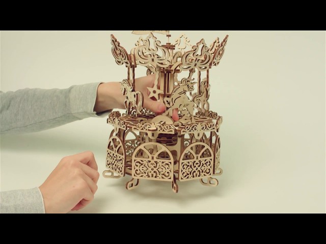 Carrousel avec des chevaux image stock. Image du amusant - 31032733