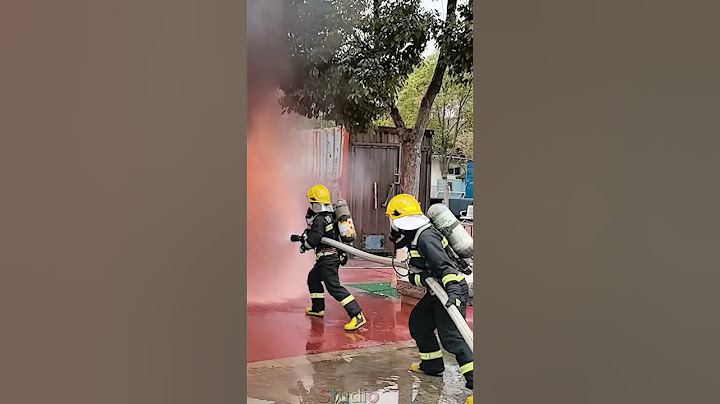消防避险训练，消防员用“水盾”逼退烈火！这是训练，也是他们可能面对的日常。致敬！#熱門 #中国