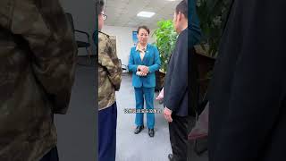 你以为他是谁?其实他是董事长!