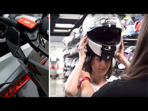 Video: Kde je hlavová opierka na motorke?
