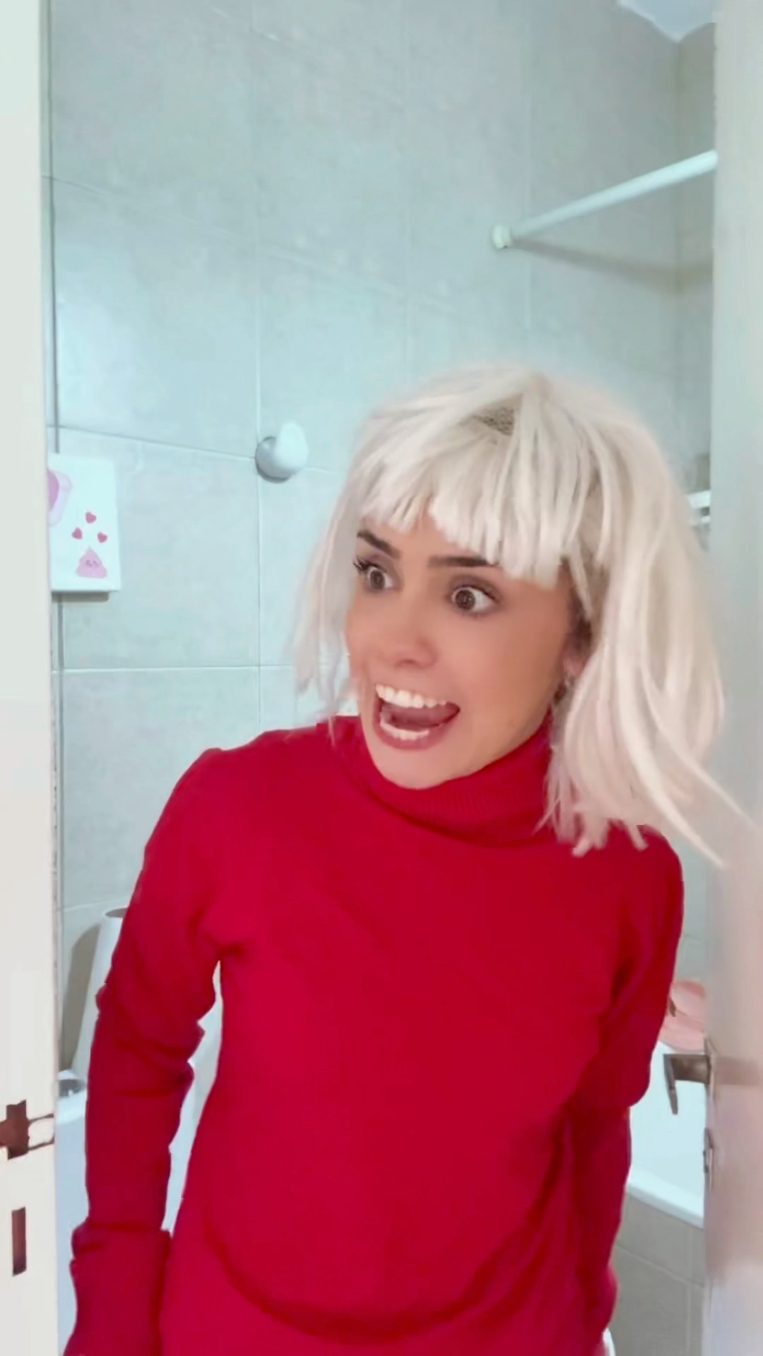 la madre que se maquillaba mucho JAJA?