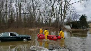Man rescued after Jaguar stalls in flooded Saginaw intersection