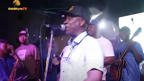 K1 DE ULTIMATE POURS SPARKING WATER FROM THE BEAUTIFUL JAR OF MUSIC AT LOUNGE 1508 3RD ANNIVERSARY