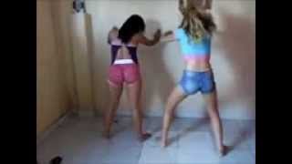 Duas Novinhas Safadas Coreografia Do Treinamento Do Bumbum