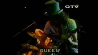 Queen: Another One Bites The Dust (Live V\/S Studio)