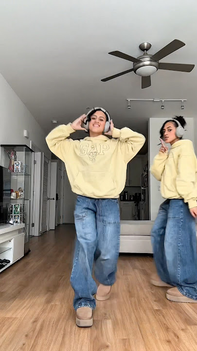 Anxiety Dance with my Twin 🤣🎧  #doechii #anxiety #dancing