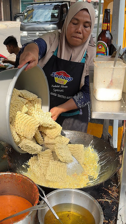 Best Indomie Fried Noodles in Medan, Indonesia - Sedap Instant Mi Goreng