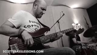 Video-Miniaturansicht von „Sheddin' Some Blues... (Bass Solo) /// Scott's Bass Lessons“