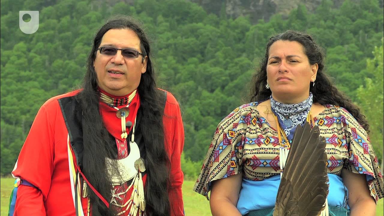 Индейцы канады 19 века. Коренные жители канады индейцы. Mi’kmaq people. Коренные народы британской колумбии. Мокасины племени сиу.