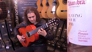Alhambra® 4F Guitarra Flamenca Conservatorio Golpeador Funda video