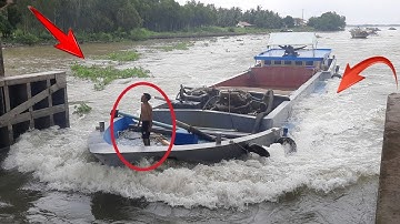 Cống 7 cửa.Sà Lan tăng tốc vượt cống những chuyến hàng cuối năm hấp dẫn