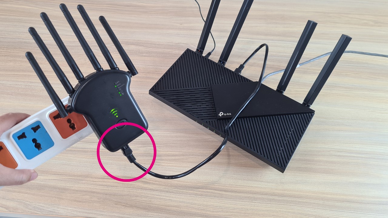 Connect the cable from the range extender to the main router